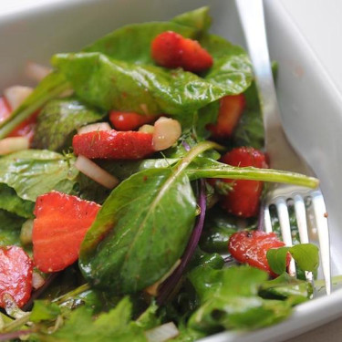 Aardbeiensalade