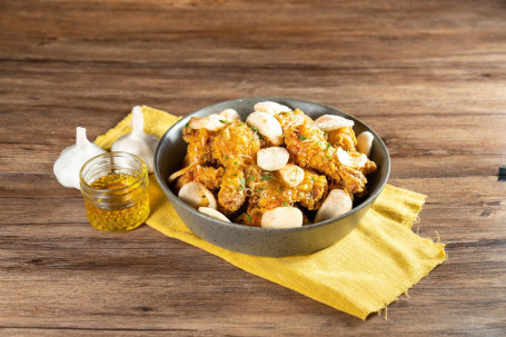 Fēng Mì Suàn Ní Zhà Jī Pèi Xiā Piàn Honey Garlic Fried Chicken With Prawn Cracker