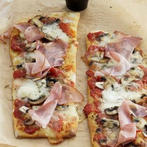 Pizza Met Ham En Champignons