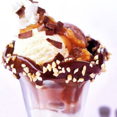 Sundae (Caramel Of Chocoladesaus)