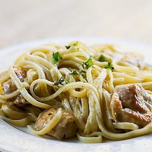 Kip Met Witte Saus Pasta