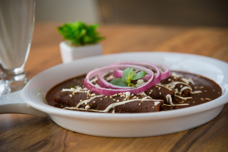 Enchiladas Met Mole