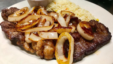 Bistec Encebollado Con Arroz, Frijoles