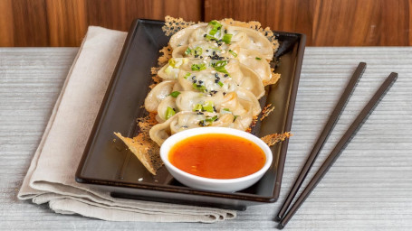 Fried Wontons W/ Sweet Spicy Garlic Sauce (6) Xiāng Jiān Suàn Là Dà Hún Tún