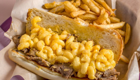 Mac N Cheesesteak