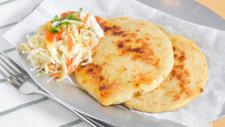 3 Pupusas, 1 Horchata