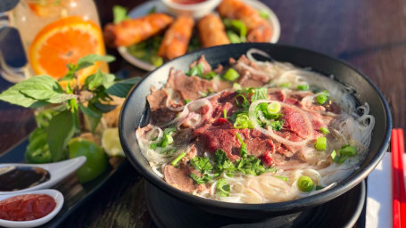 P9. Rare Beef Tripe Phở